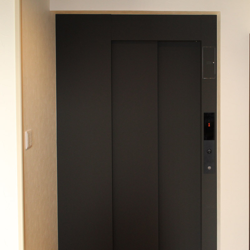 本堂エレベーター