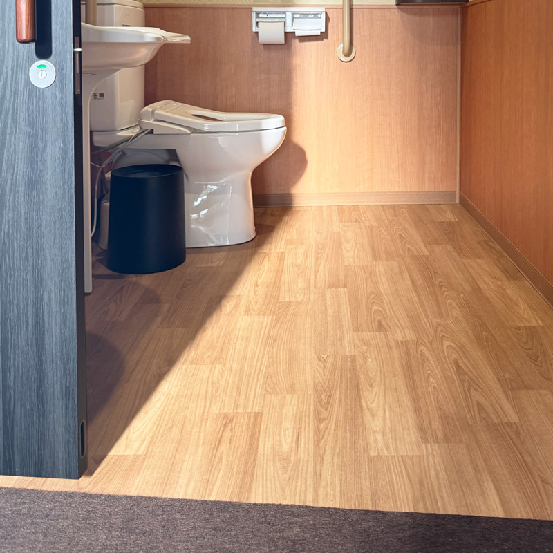 車いす使用可能トイレ